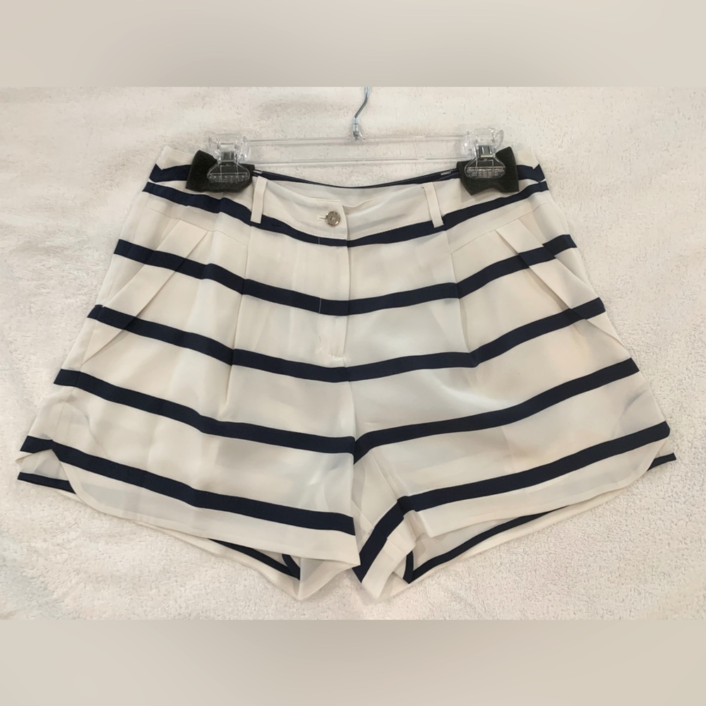 NWT Annie Griffin Scotty Short. Block Print (navy/white stripe). Size 10.